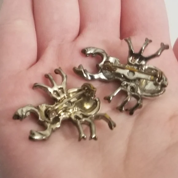 Beetlejuice vibes: 2 quirky vtg b&w enamel beetle brooches w clear stones - Picture 4 of 5